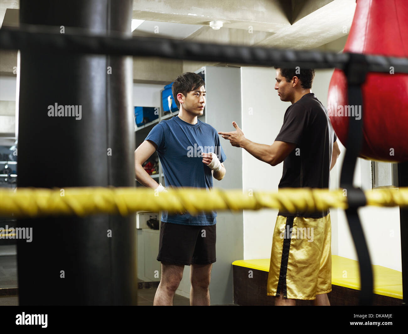 Gespräch im Umkleideraum Boxer Stockfoto