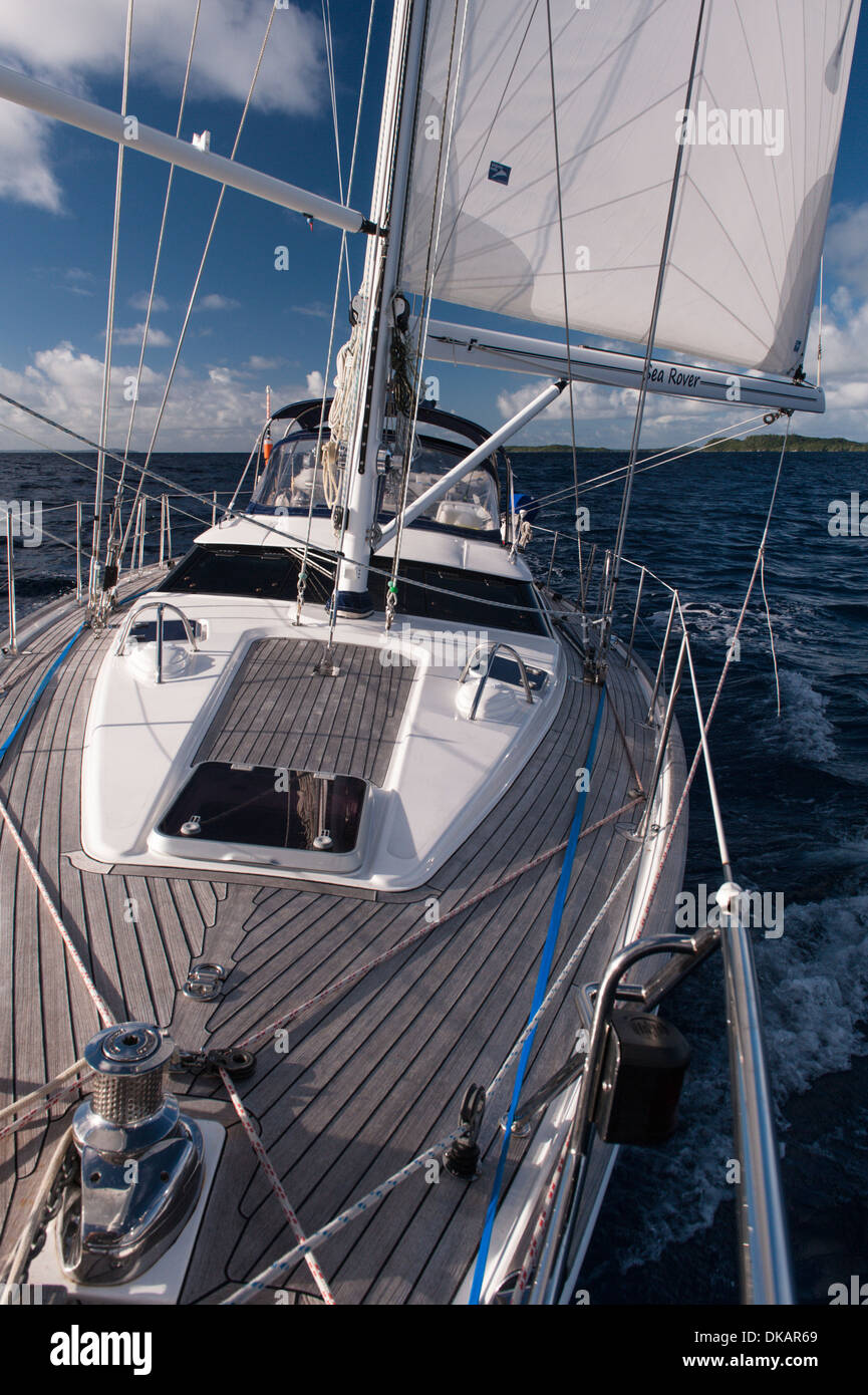 Yacht-Tag Segeln unter herrlichen Bedingungen in den südlichen Lau-Inseln, Fidschi Stockfoto