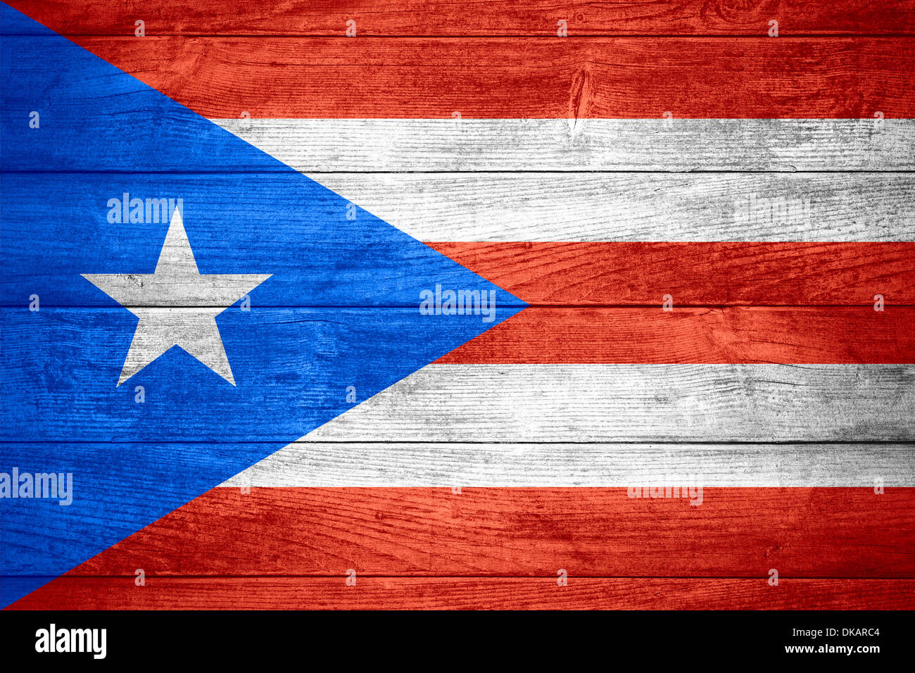 Flagge von Puerto Rico oder Puerto Rican Banner auf hölzernen Hintergrund Stockfoto