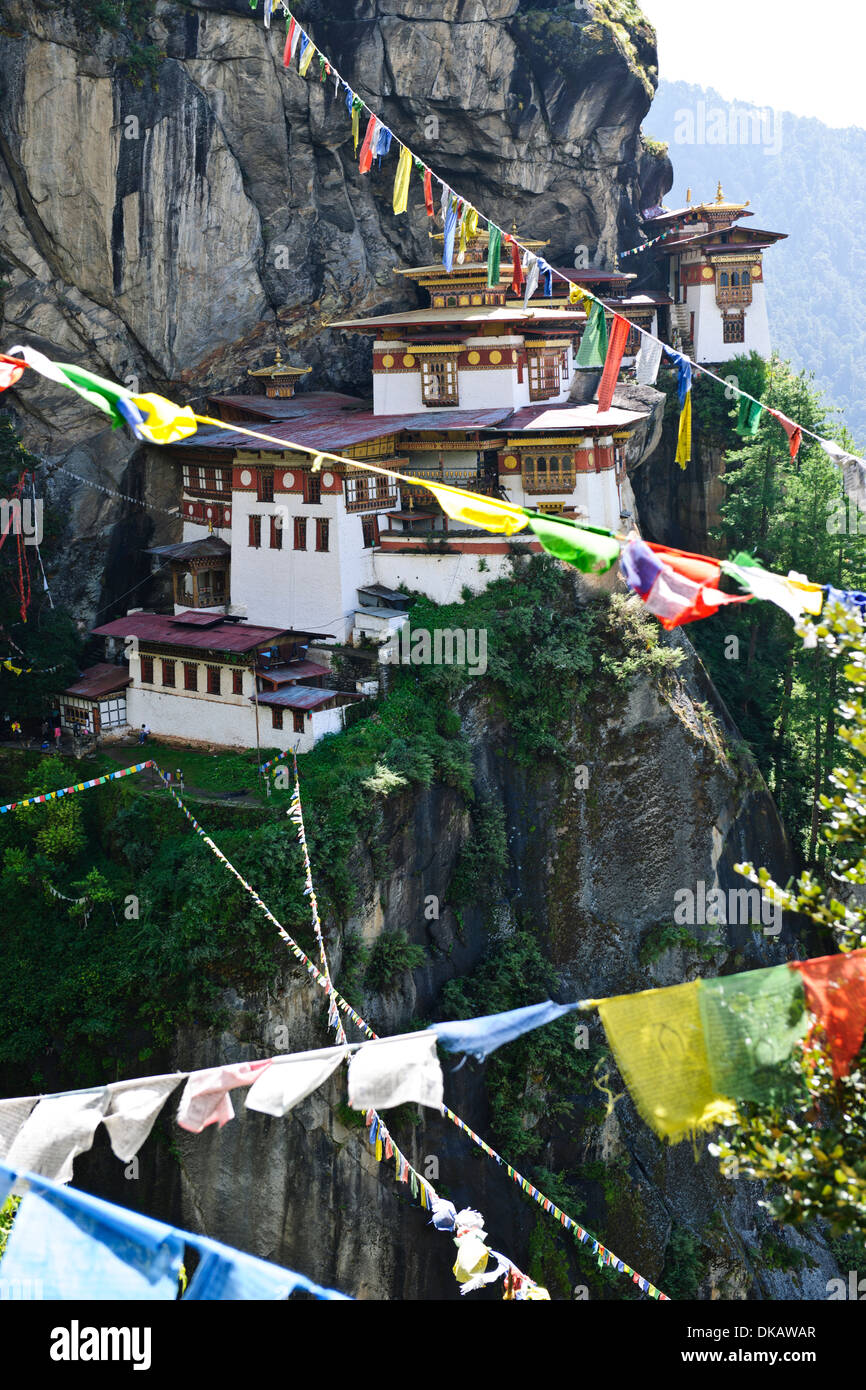 Tiger's Nest, 10.180 Fuß hoch, zwei Stunden Wanderung, Holz, Bäume, Nebel, Cliffhanger, buddhistische Pilgerfahrt, sehr heiligen heiligen Ort, paro Bhutan Stockfoto