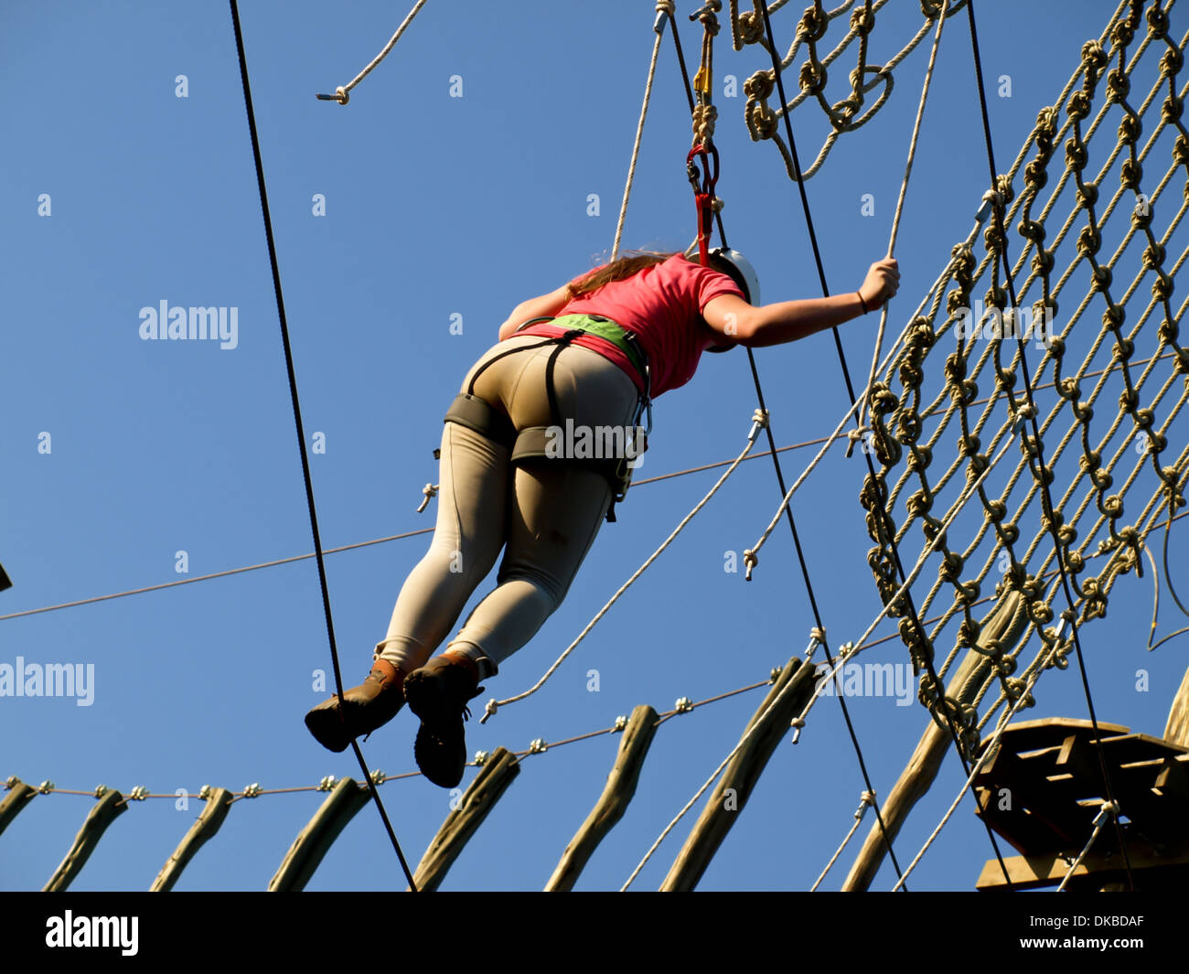 junge Mädchen haben mehr Spaß im Erlebnispark Stockfoto