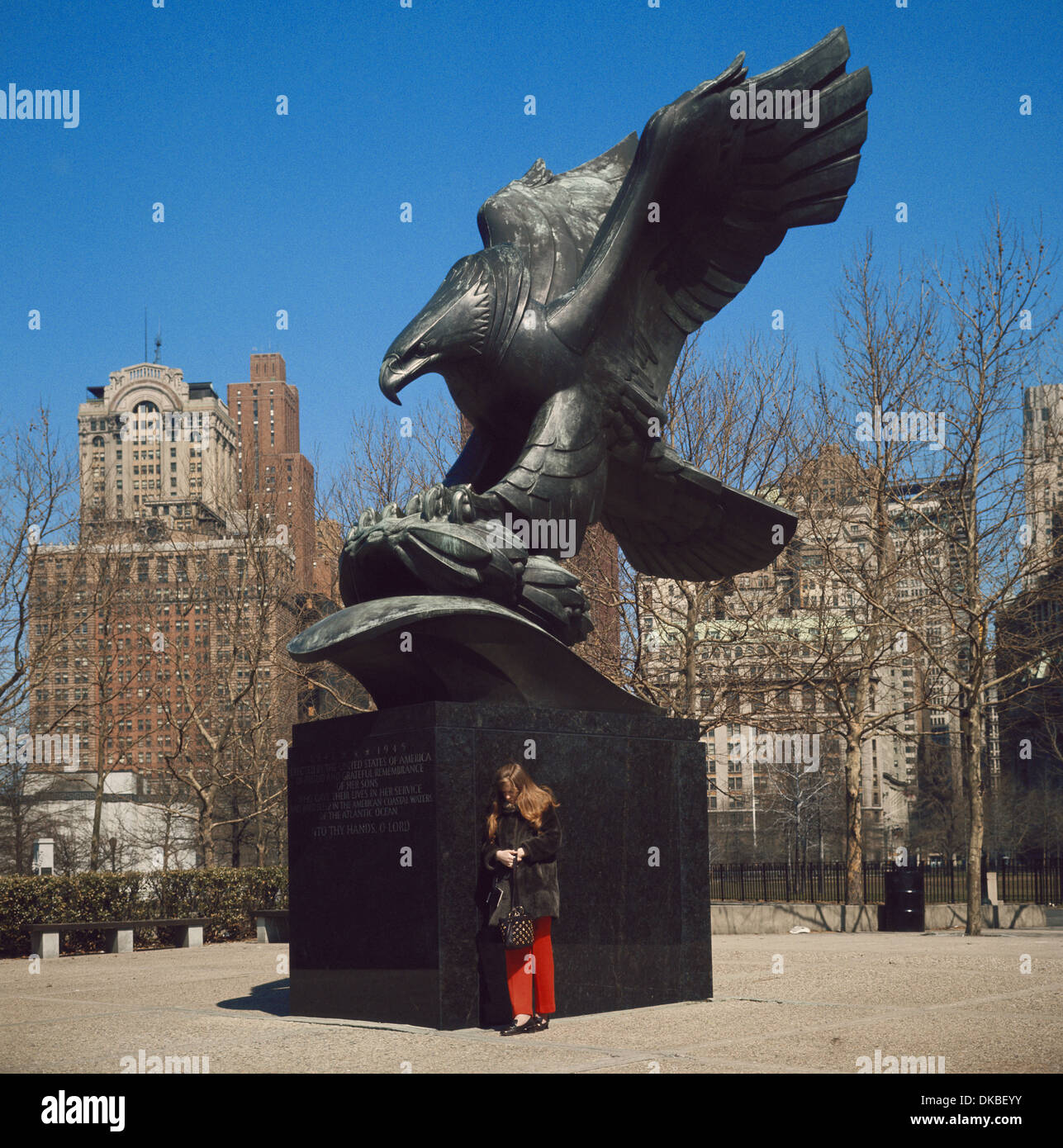 Bronze Adler Statue zum Gedenken an Soldaten, die ihr Leben in den Atlantischen Ozean verloren. Battery Park in Lower Manhattan, New York Stockfoto