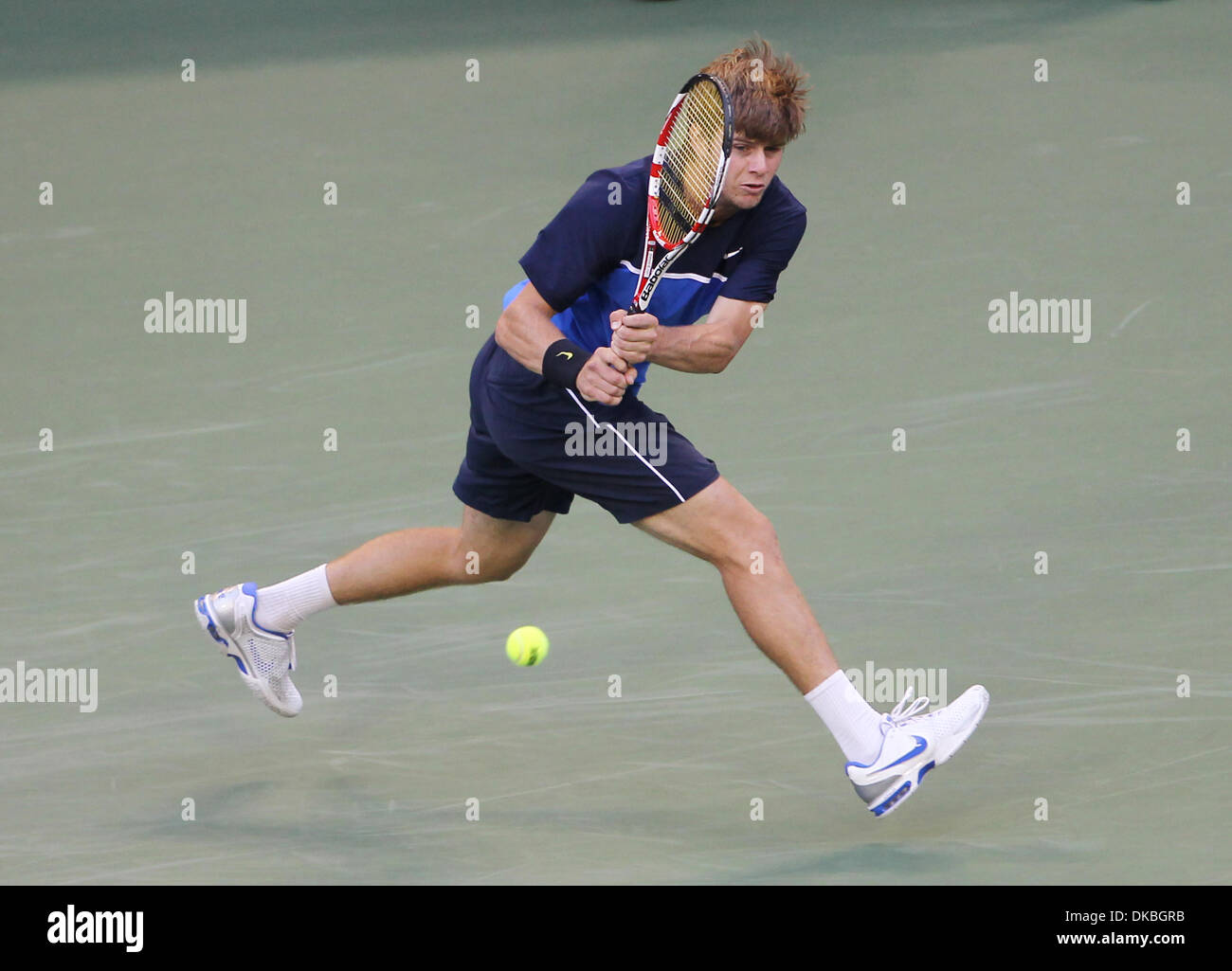 3. Oktober 2011 kehrt zurück - Tokyo, Japan - RYAN HARRISON der USA den Ball gegen Mardy Fish der USA in der ersten Runde von Rakuten Japan Open Tennis Championship 2011 im Ariake Colosseum in Tokio, Japan. Fisch besiegt Harrison von 6-4, 3-6, 7-5. (Kredit-Bild: © Junko Kimura/Jana Press/ZUMAPRESS.com) Stockfoto