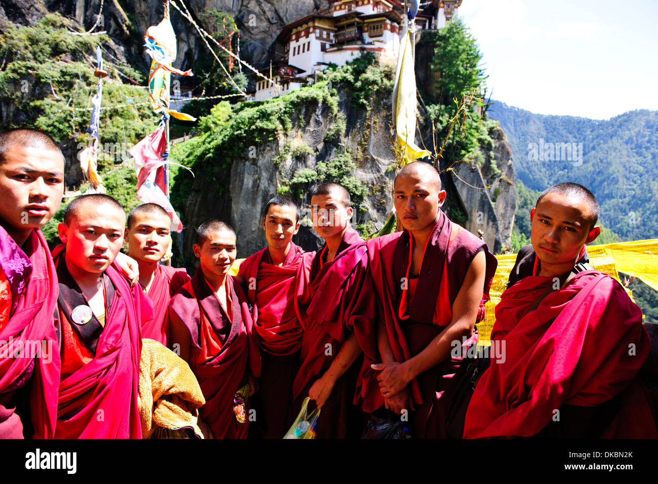Bhutanesische Mönche Klettern auf dem Tiger's Nest, 10.180 Fuß hoch, Cliffhanger, buddhistische Pilgerfahrt, sehr heiligen heiligen Ort, paro Bhutan Stockfoto