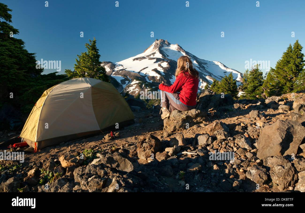 OREGON - Mount Jefferson ein kleiner Campingplatz auf dem Pacific Crest Trail in Park Ridge im Mount Jefferson Wildnisgebiet. Stockfoto
