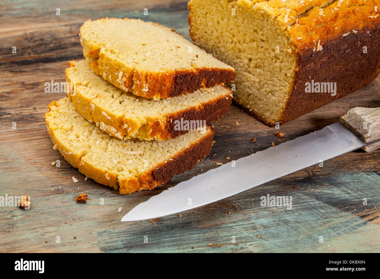 Scheiben von frisch gebackenem, Gluten frei, Kokos Mehl Brot Stockfoto