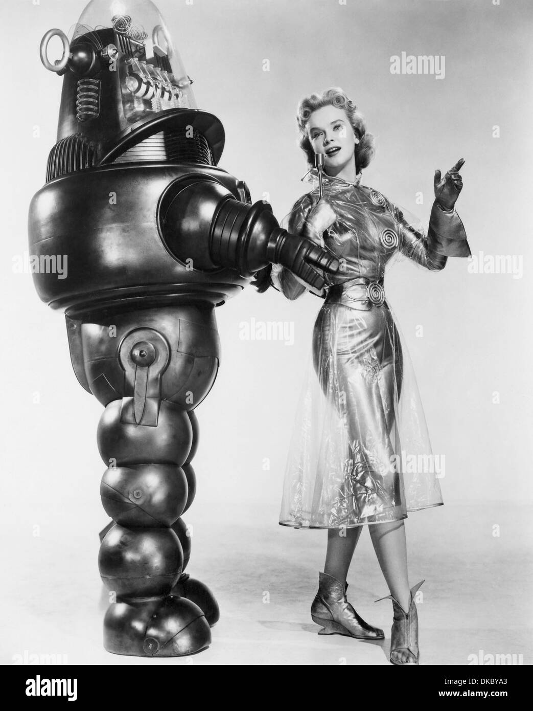 VERBOTEN Planeten 1956 MGM Sci-Fi-Film mit Anne Francis als Altaira Morbius und Robby Roboter Stockfoto