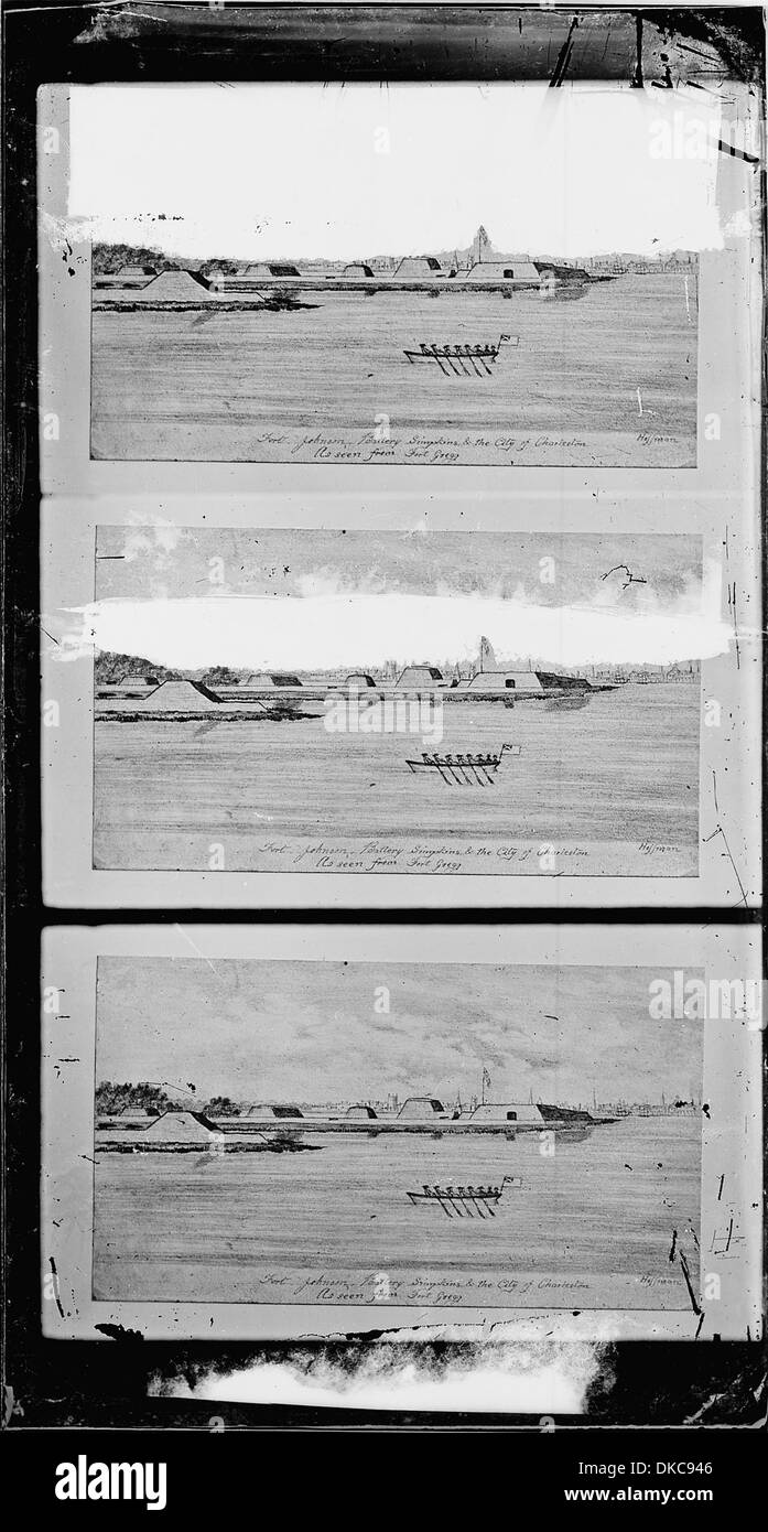 Ein Blick von Fort Gregg aus fängt Fort Johnson, Battery Simpkins und die Stadt Charleston ein und zeigt die historischen Militärstrukturen und die städtische Landschaft von Charleston, South Carolina. Stockfoto