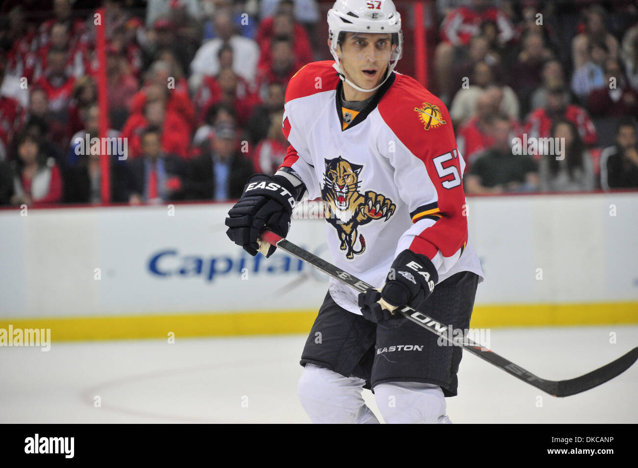 18. Oktober 2011 - Washington Dc, District Of Columbia, Vereinigte Staaten von Amerika - Verizon Center NHL Spiel Action. Florida Panthers zentrieren Endstand Marcel Goc (57); 3 Hauptstädte Panthers 0 (Kredit-Bild: © Roland Pintilie/Southcreek/ZUMAPRESS.com) Stockfoto
