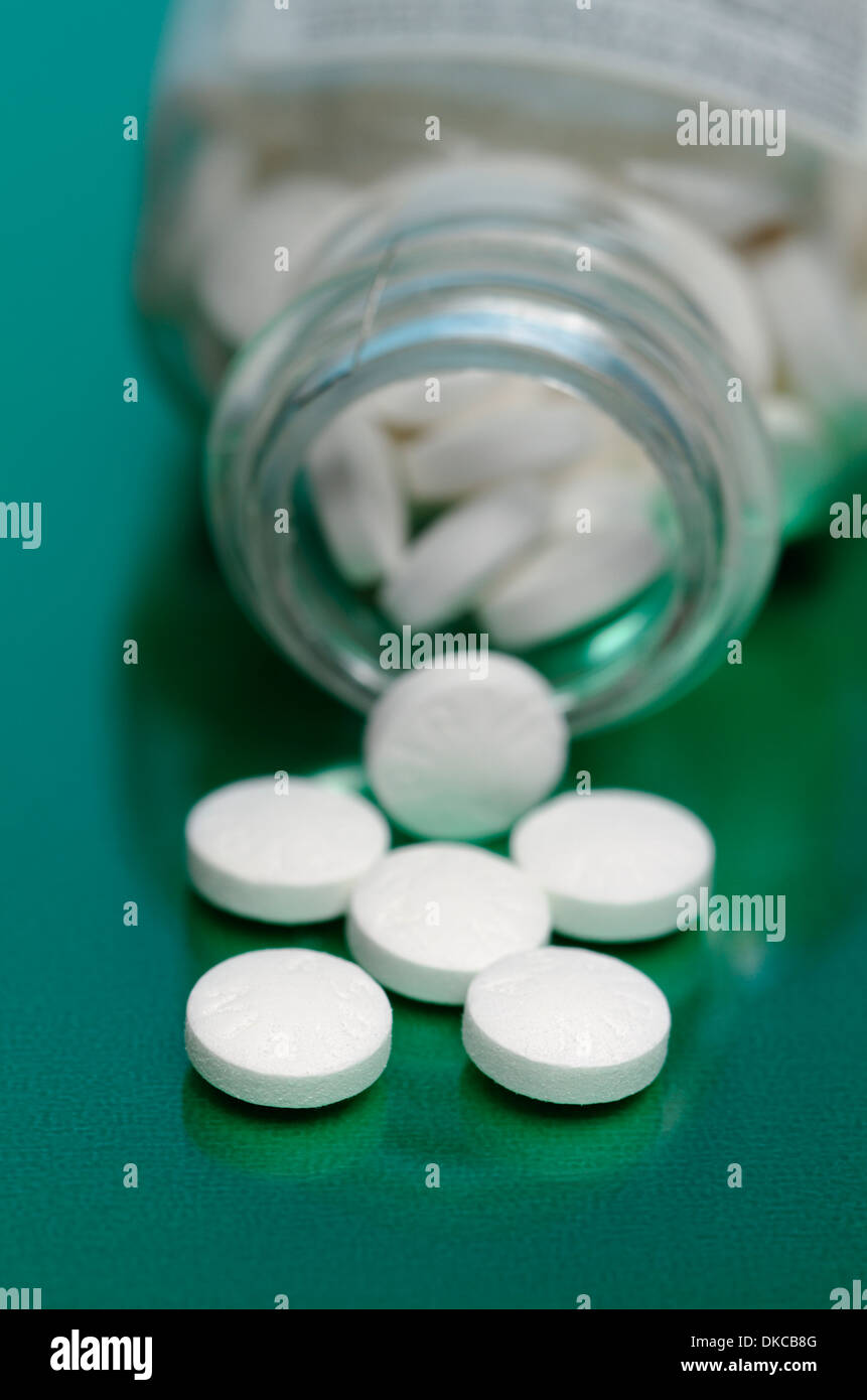 325 mg Aspirin Tabletten Stockfoto