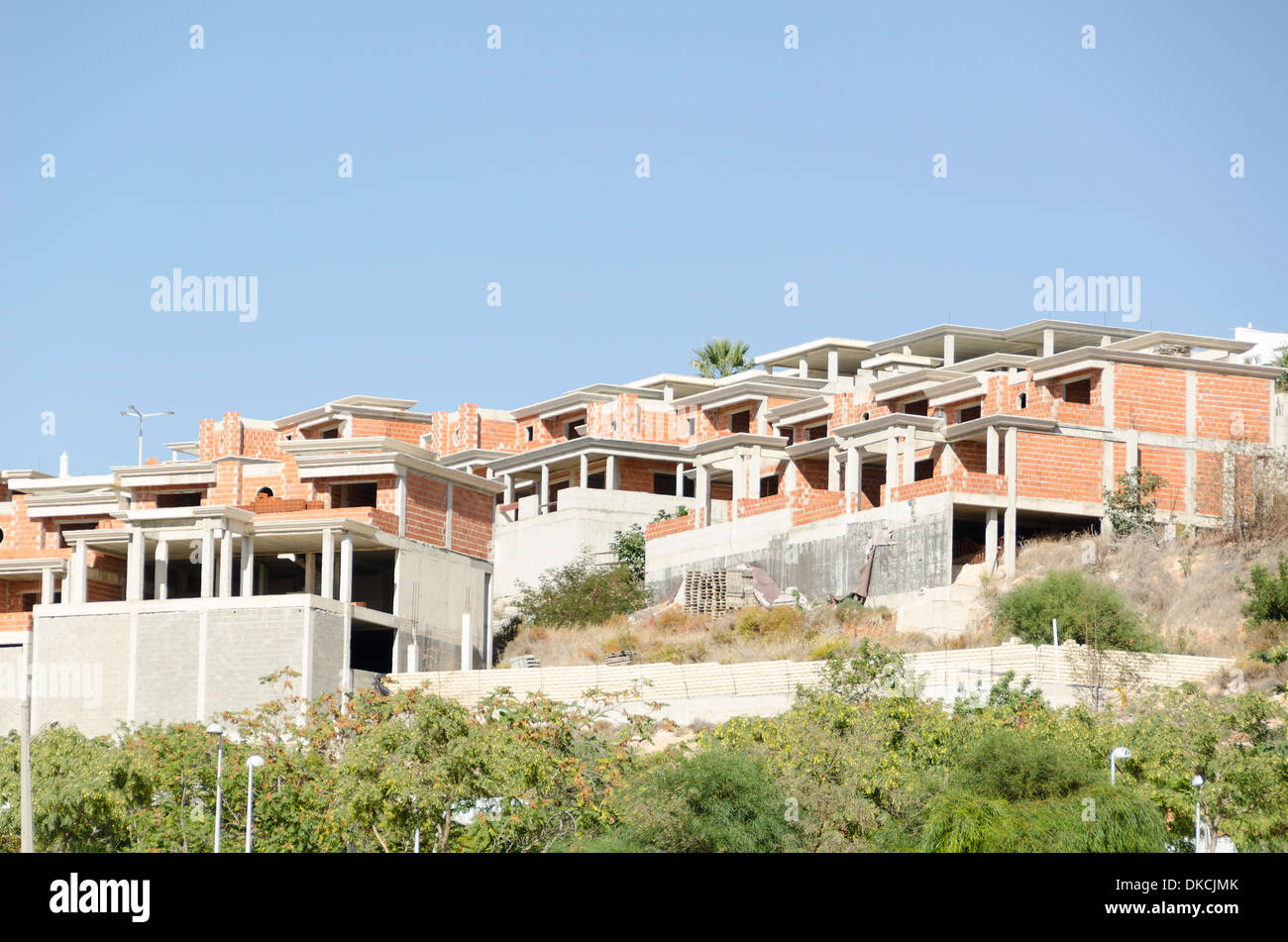 Unvollendete Gebäude in Albufeira Portugal mit Ziegelsteinen gebaut Stockfoto