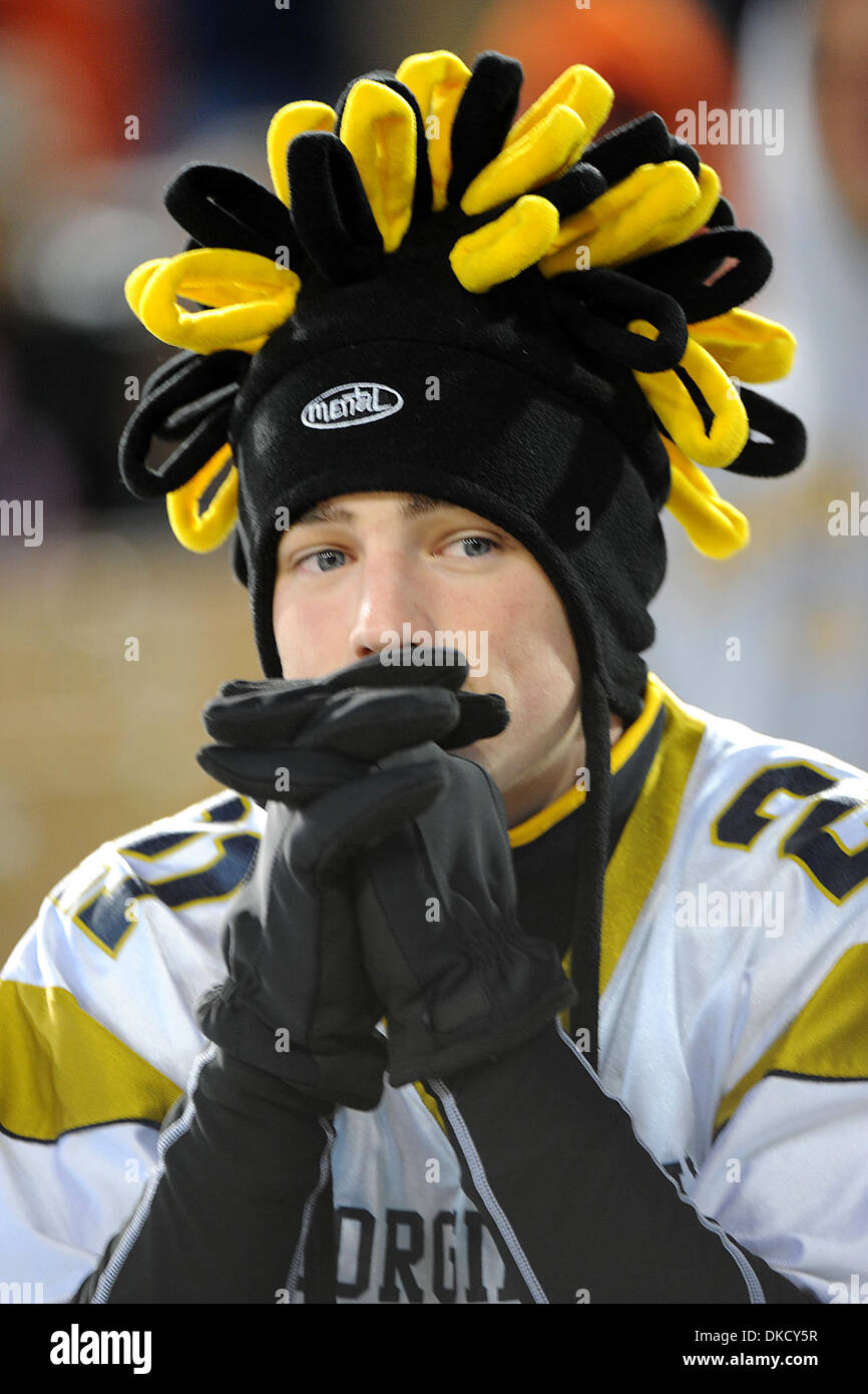 29. Oktober 2011 - Atlanta, Georgia, USA - A Fan am Georgia Tech-Clemson Spiel im Bobby Dodd Stadium in Atlanta Georgia.  Georgia Tech gewinnt 31-17. (Kredit-Bild: © Marty Bingham/Southcreek/ZUMAPRESS.com) Stockfoto
