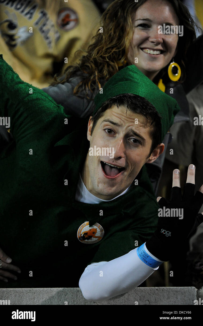29. Oktober 2011 - Atlanta, Georgia, USA - A Fan am Georgia Tech-Clemson Spiel im Bobby Dodd Stadium in Atlanta Georgia.  Georgia Tech gewinnt 31-17. (Kredit-Bild: © Marty Bingham/Southcreek/ZUMAPRESS.com) Stockfoto