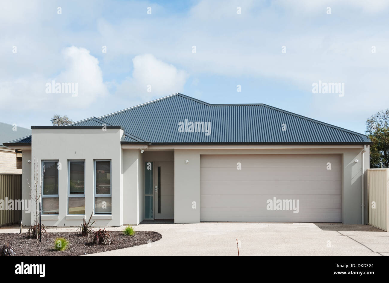 Typische Fassade ein modernes Vorstadthaus Stockfoto