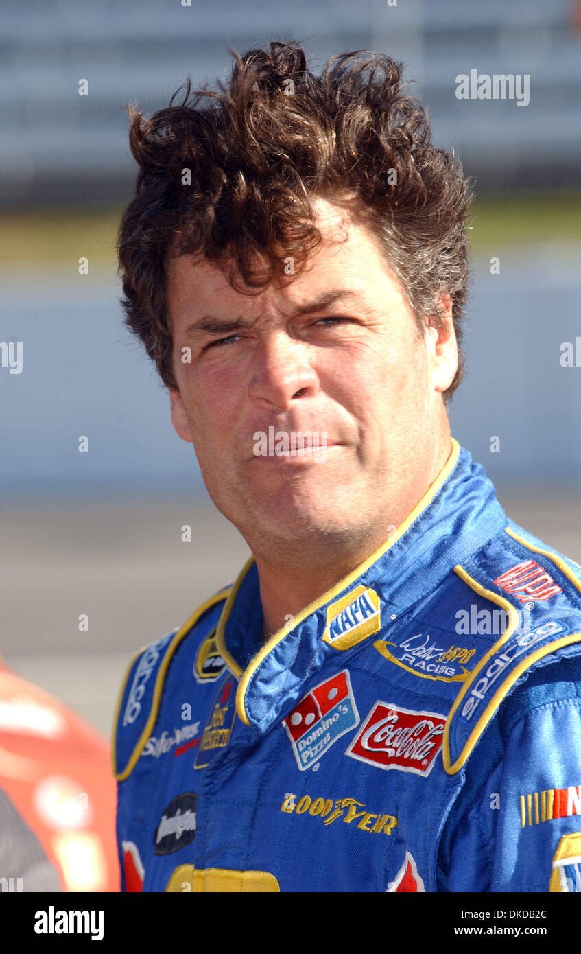 15. Februar 2007; Martinsville, VA, USA; Lange als eines NASCAR die meisten marktgängigen und charismatische Persönlichkeiten, MICHAEL WALTRIP entschuldigte sich für seine Mannschaft am Donnerstagmorgen er die Presse traf, Strafen im Zusammenhang mit einer leistungssteigernden Substanz entdeckt in seinem Toyota Camry beim Daytona 500 Zeitfahren am Sonntag zu diskutieren. Waltrip wurde zu einer Geldstrafe 00.000 und 100 Punkte angedockt. Stockfoto