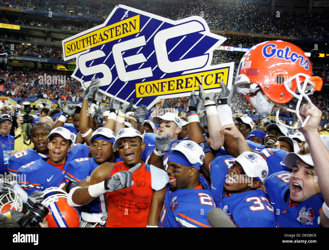 2. Dezember 2006; Atlanta, GA, USA; SEC-Meisterschaftspiel. Florida Gators Vs Arkansas. Dallas Baker (Mitte in orange Hemd) feiert SEC Championship mit Teamkollegen. Obligatorische Credit: Foto von Allen Eyestone/Palm Beach Post/ZUMA Press. (©) Copyright 2006 von Palm Beach Post Stockfoto