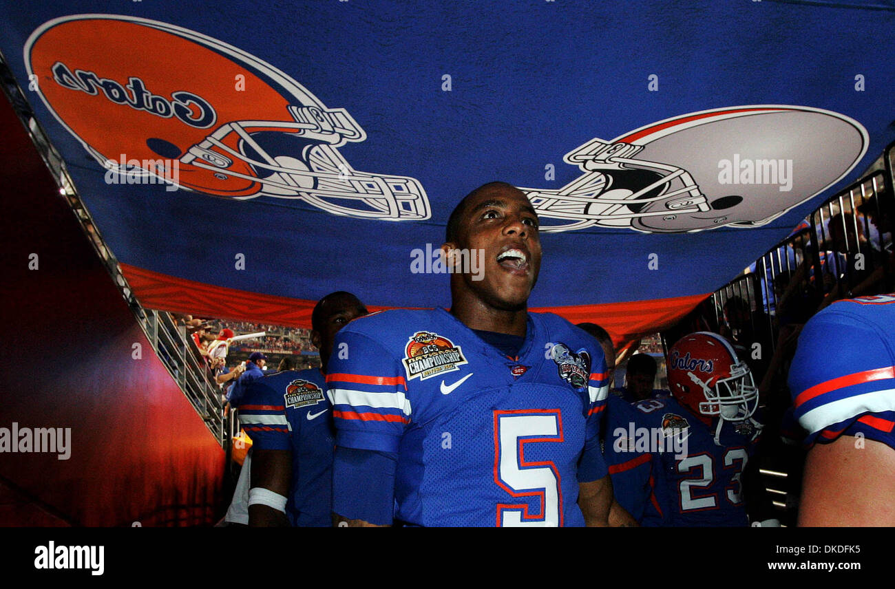 8. Januar 2007; Glendale, AR, USA; Floridas ANDRE CALDWELL nimmt das Feld in der BCS National Championship Game. Florida Gators Vs Ohio State Buckeyes. Obligatorische Credit: Foto von Allen Eyestone/Palm Beach Post/ZUMA Press. (©) Copyright 2007 von Palm Beach Post Stockfoto