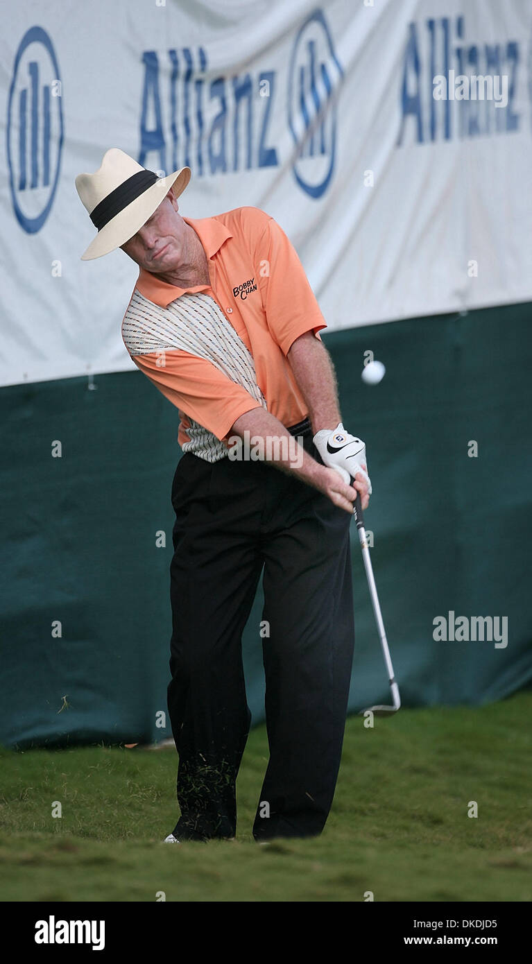 9. Februar 2007 Splitt - Boca Raton, FL, USA - TOM KITE aus neben th Tribüne nach der Einnahme eines Tropfen auf dem 18. Grün (er begann am 1. Tag) während der Wiedergabe in der Allianz-Meisterschaft auf dem Old Course in Broken Sound Club, Freitag. (Kredit-Bild: © Bob Shanley/Palm Beach Post/ZUMA Press) Einschränkungen: USA Tabloid Rechte heraus! Stockfoto