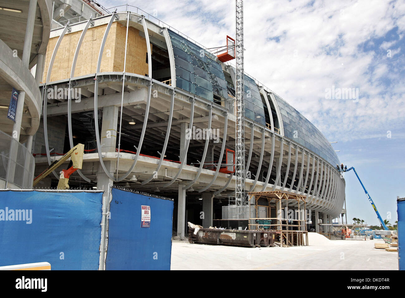 18. April 2007 weiter - Davie, FL, USA - Bau auf dem Club Level des Dolphin Stadium Mittwoch.  Dieser aktuelle Phase des Baus enthält die Build-Out von der Club-Etage, neben dem VIP-Lobby und Toiletten im Plaza-Ebene, der 200 und 300 Level Seitenlinie sowie die Infrastruktur für die Zukunft bauen der 100 und 400 Ebene zu unterstützen.  (Kredit Bild Stockfoto