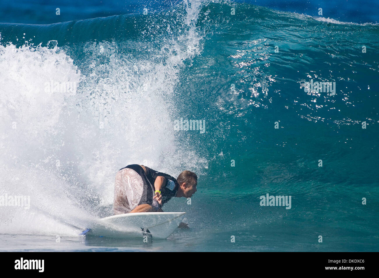 5. Juni 2007 - schreitet Pasta-Point, Malediven - FREDRICO PILUZU (Costa Rica) durch drei der SriLankan Airlines Pro auf den Malediven Runden. Piluzu besiegt hoch bewertete Tahitian Surfer Alain Rioux, in der hervorragenden Wellen an Pasta Punkt zu gelangen. Die Malediven gilt als einer der wärmsten Gewässern Surfen in der Welt bei etwa 29 Grad und produziert hervorragende Riff wave Stockfoto