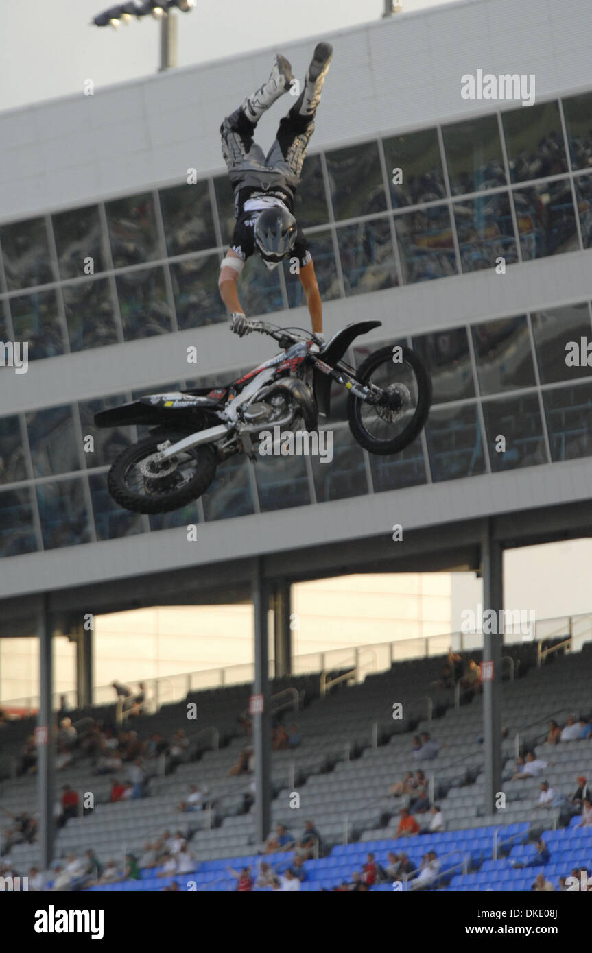 Professionelle FMX-Rider Jeff 'Ox' Kargola starb Freitag, 6. Mai 2011 nach Erhalt einer Kopfverletzung und innere Blutungen während des zweiten Tages der Wüste Assassinen 2011 Rip auf die Tipp-Wüste Motocross-Event auf der mexikanischen Halbinsel Baja, US-amerikanischer Freestyle-Motocross-Verein Geschäftsführer Leah Steiger bestätigt Freitag abgebildet: 9. Juni 2007 - Fort Worth, TX, USA - Free Style Stockfoto