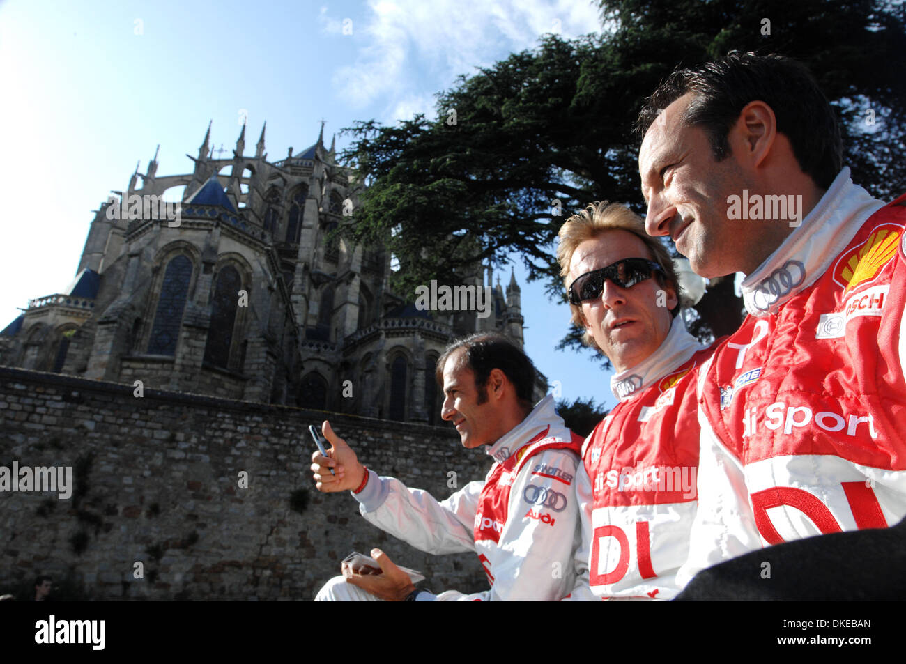 17. Juni 2007 - Le Mans, Frankreich - Audi Sport-Fahrer, von links, EMMANUELE PIRRO, FRANK BIELA und MARCO WERNER während der 24 Stunden von Le Mans-Fahrer-Parade, 15. Juni 2007.  (Kredit-Bild: © Rainier Ehrhardt/ZUMAPRESS.com) Stockfoto