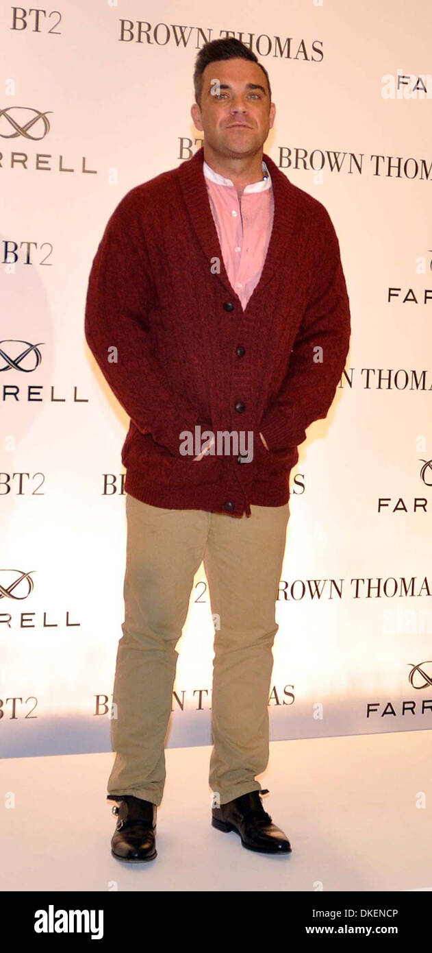 Robbie Williams startet sein neues Herrenmode Kleidung Label "Farrell"  neben Mode-Designer Ben Dickens bei Brown Thomas Stockfotografie - Alamy