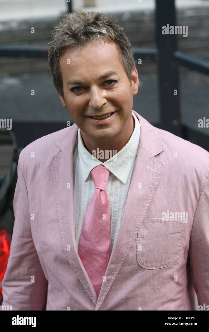 Julian Clary außerhalb ITV Studios London England - 11.09.12 Featuring: Julian Clary wo: London Vereinigtes Königreich wenn: 11 Sep Stockfoto