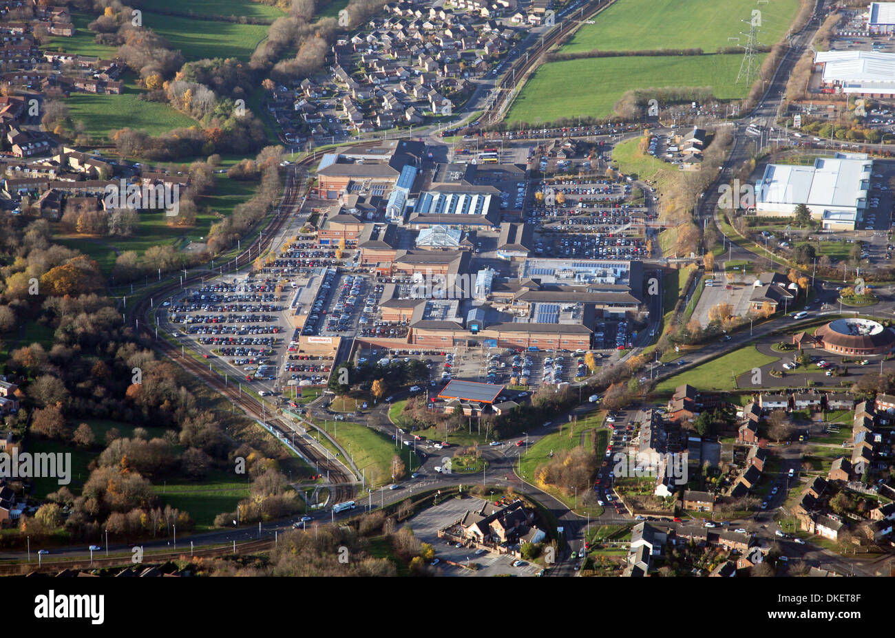 Luftaufnahme von Kristall-Spitzen-Einkaufszentrum in der Nähe von Sheffield Stockfoto