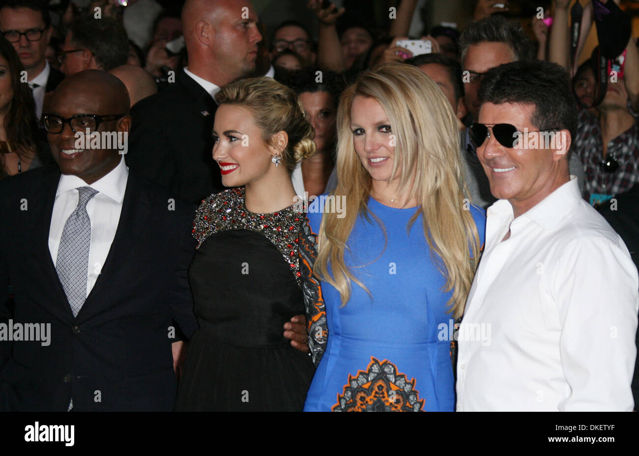 L.A. Reid Demi Lovato Britney Spears und Simon Cowell "X Factor" Saison zwei Premiere Screening und Handabdruck Zeremonie statt, bei Stockfoto