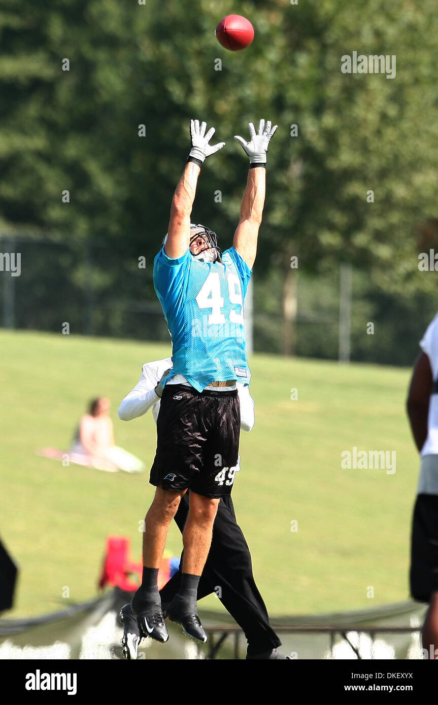 16. August 2009: Carolina Panther Linebacker Jeremy Leman #49 versucht, einen Pass abfangen im Vormittagstraining am Wofford College in Spartanburg, South Carolina. (Kredit-Bild: © Southcreek Global/ZUMApress.com) Stockfoto