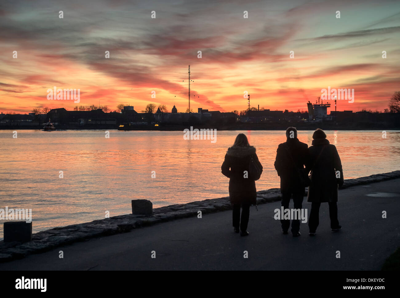 Schleusen am Ausgang der Nord-Ostsee-Kanal bei Sonnenuntergang, Deutschland Stockfoto