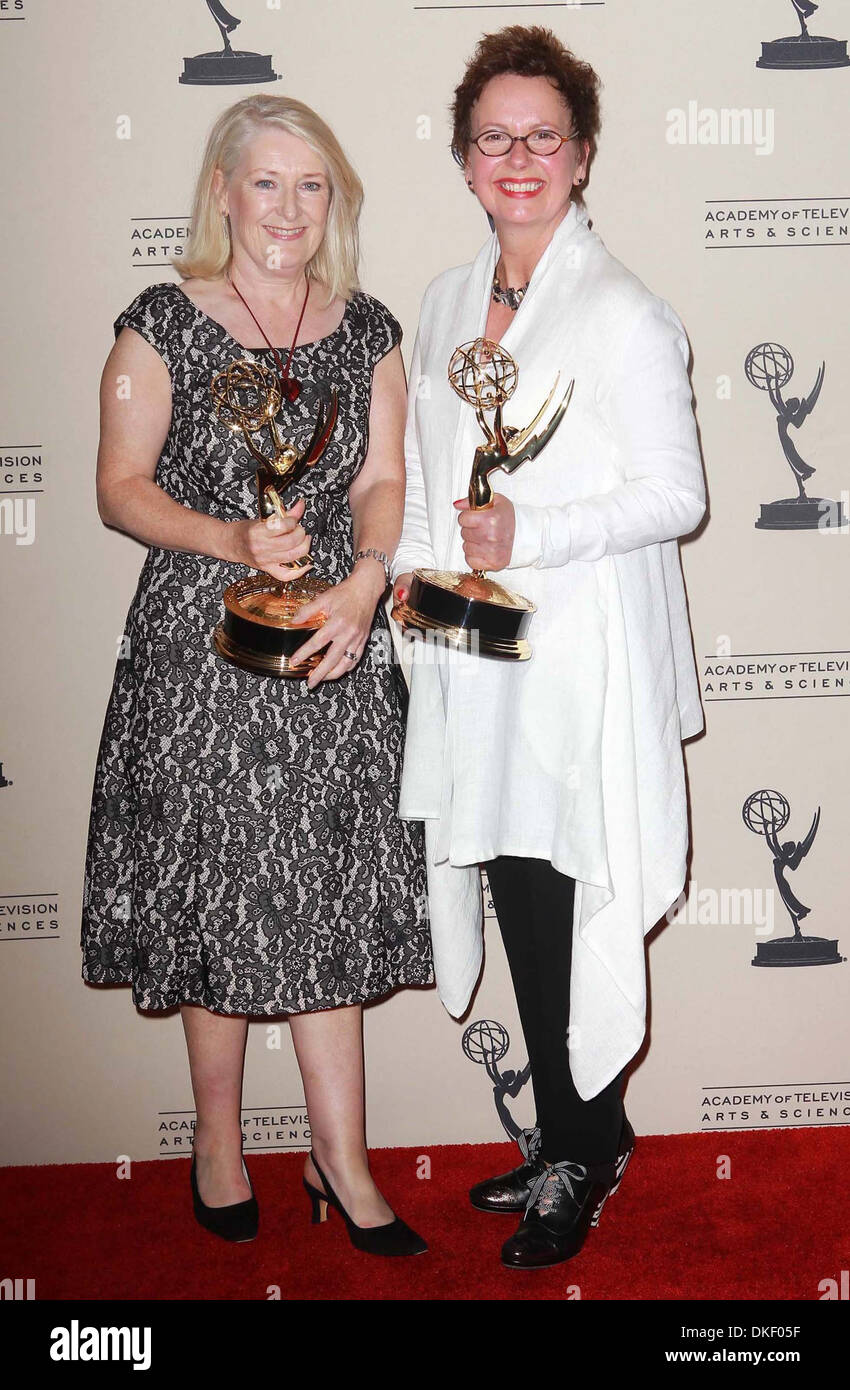 Christine Greenwood Ann Oldham 2012 Creative Arts Emmy Awards statt im Nokia Theatre-Presse Raum Los Angeles, Kalifornien, USA Stockfoto