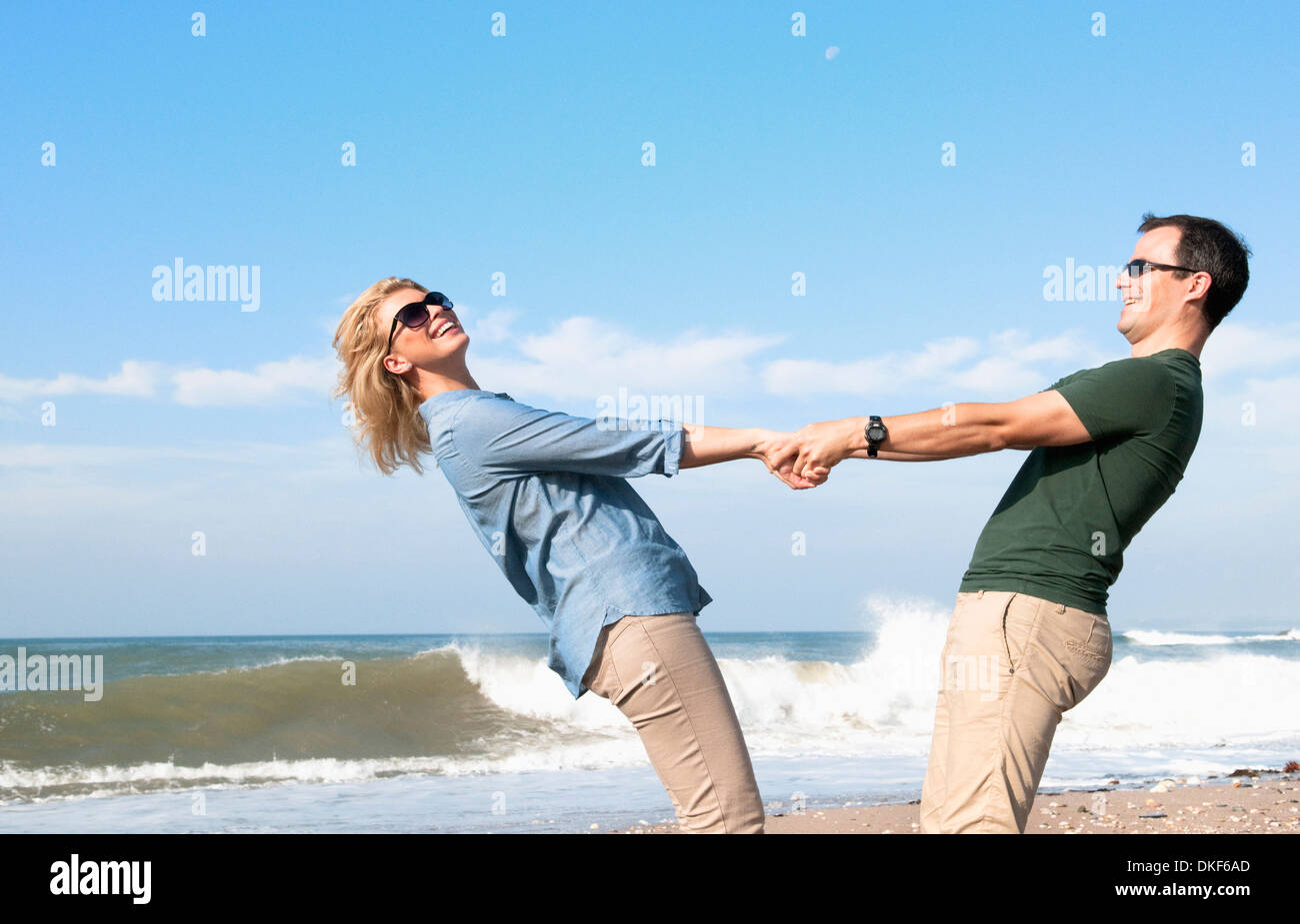 Paar genießen Urlaub am Strand Stockfoto