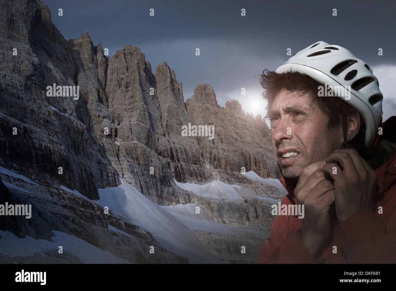 Kletterer in der Brenta-Dolomiten, Italien, Aufstieg vorbereiten Stockfoto