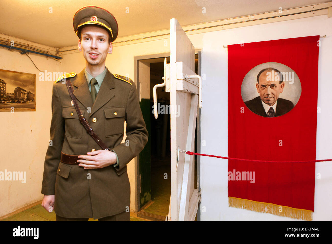 Spy Museum im Jalta Hotel. Die U-Bahn des Hotels Prag Tschechische Republik, EIN Mann in Uniform aus der kommunistischen Ära Stockfoto