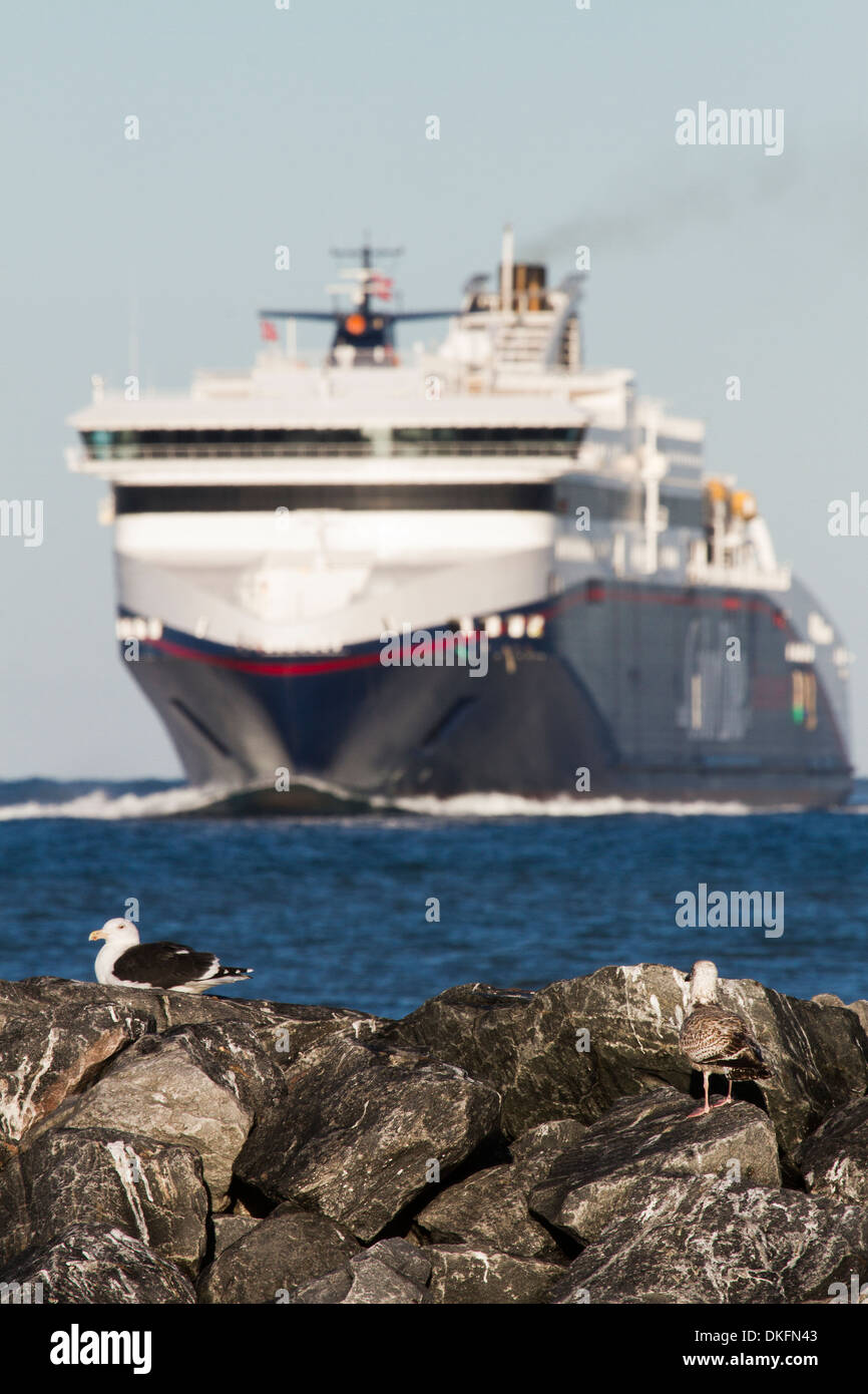 Color Line Superspeed Klasse Ro/Pax-Fähre kommt in Hirtshals, Dänemark. Stockfoto