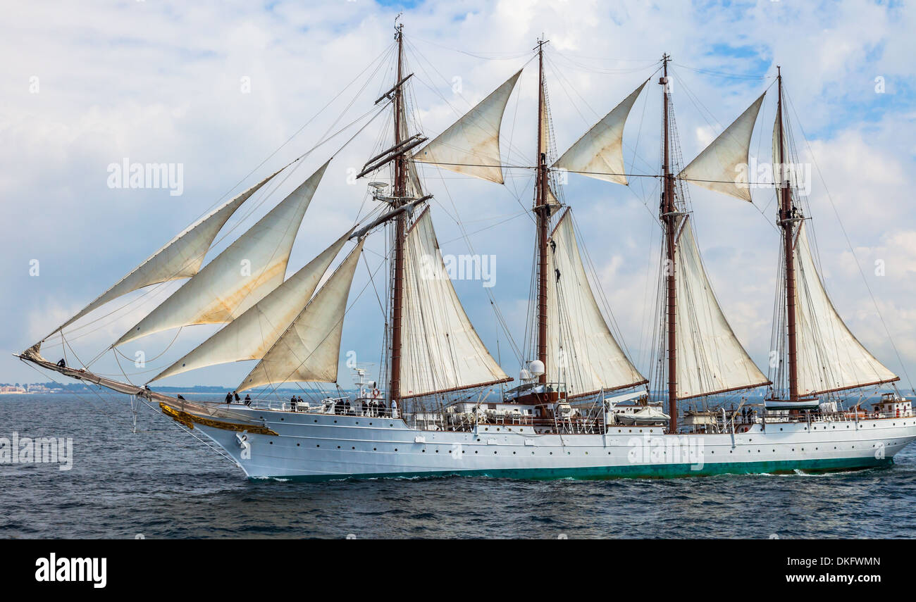 Spanische Marine-Schulschiff, Juan Sebastian de Elcano Segel auf der 83. Kreuzfahrt des Unterrichts mit 69 midshipmen Stockfoto