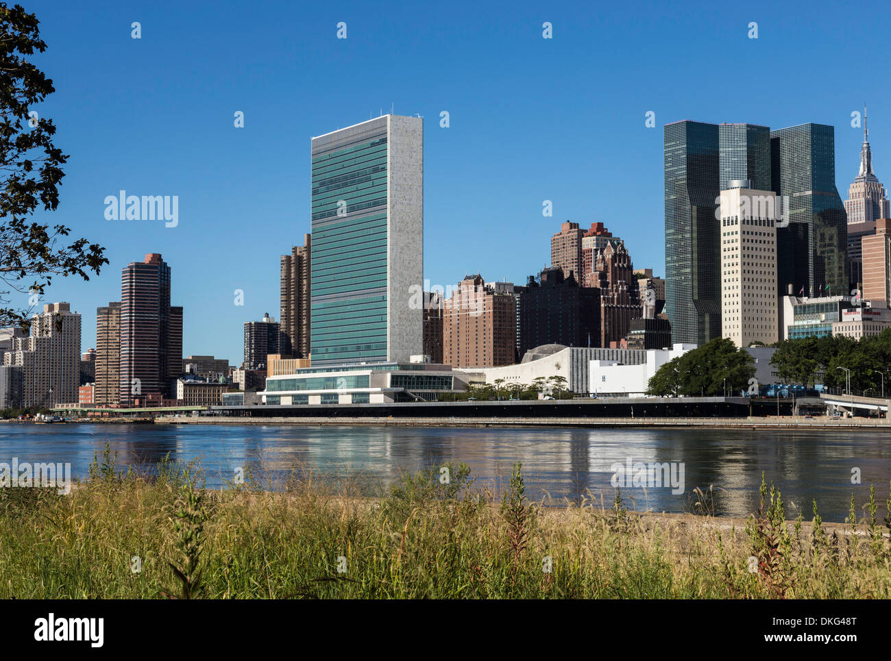 Skyline von Midtown Manhattan und dem East River, New York City, USA Stockfoto