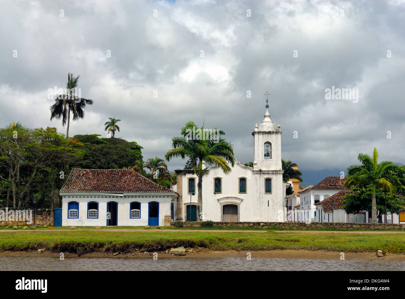 Die Kirche Igreja Nossa Senhora Das Dores in der Altstadt von Paraty, Espirito Santo, Brasilien. Stockfoto