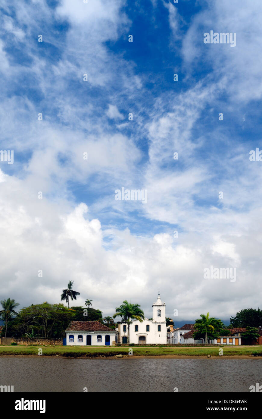 Die Kirche Igreja Nossa Senhora Das Dores; Paraty, Espirito Santo, Brasilien. Stockfoto