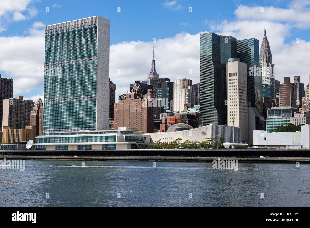 Skyline von Midtown Manhattan und dem East River, New York City, USA Stockfoto