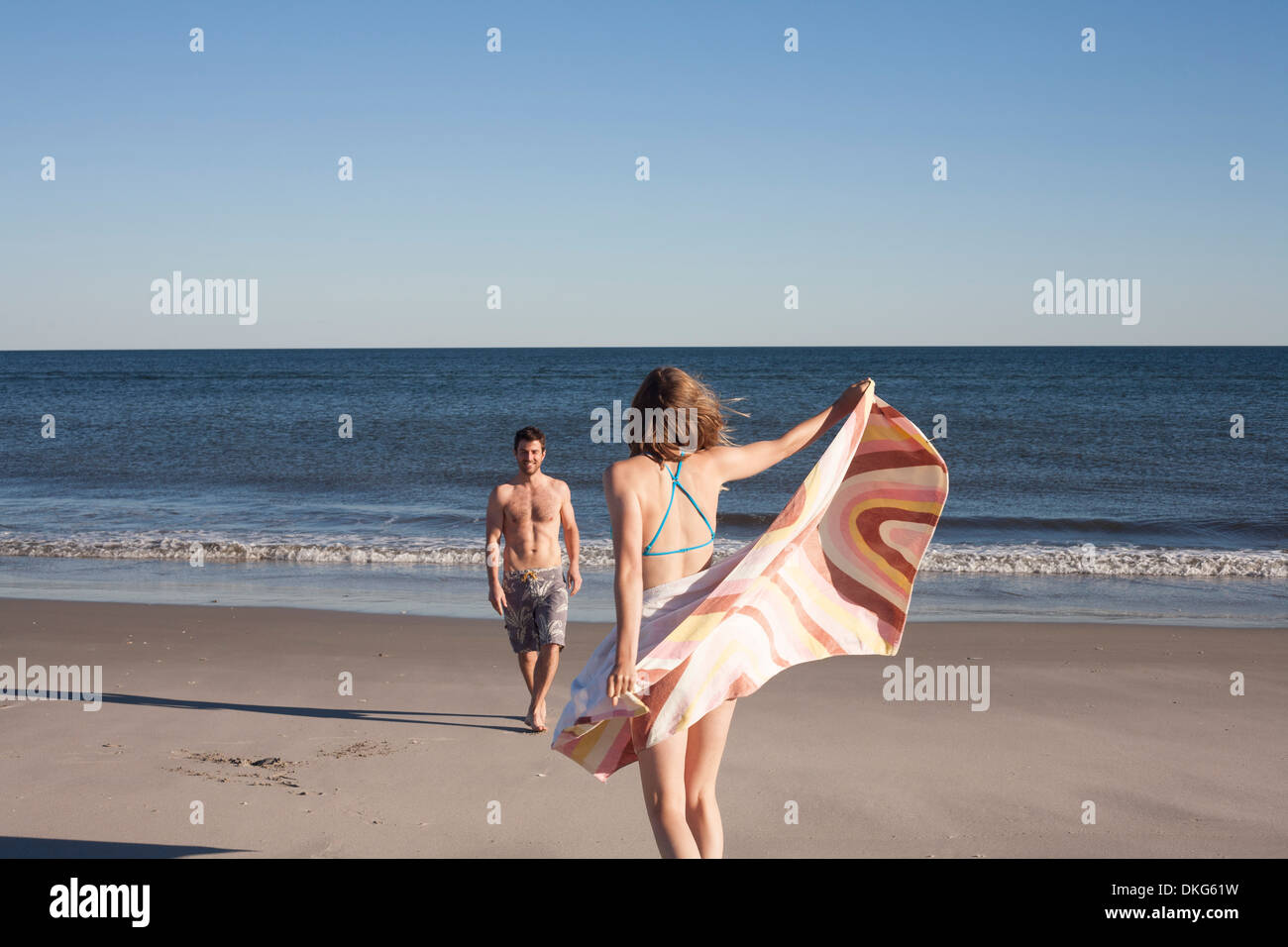 Paar am Strand, Breezy Point, Queens, New York, USA Stockfoto