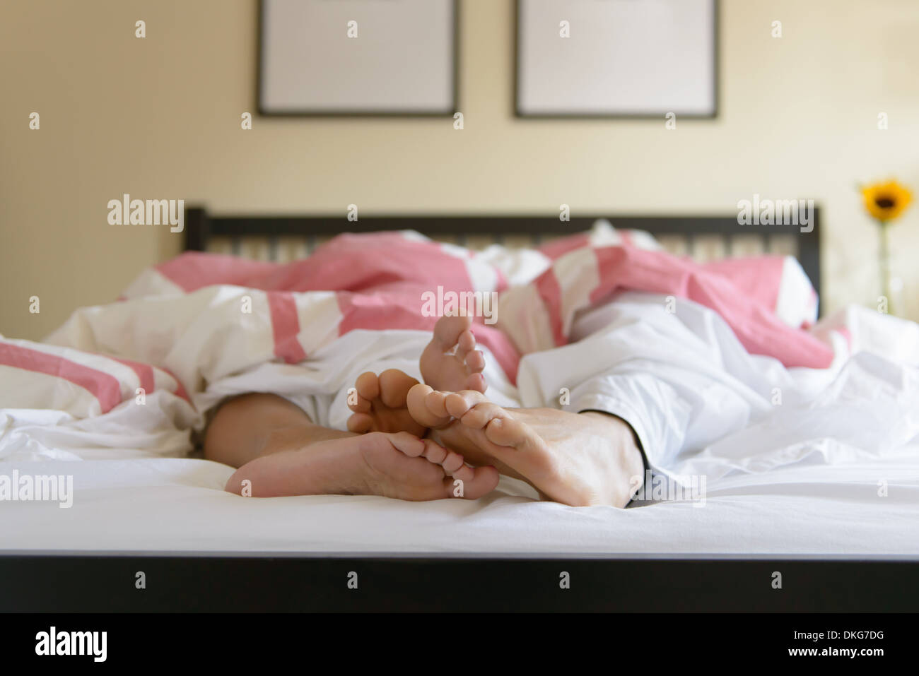 Fusse Bett Paar Stockfotos Und Bilder Kaufen Alamy