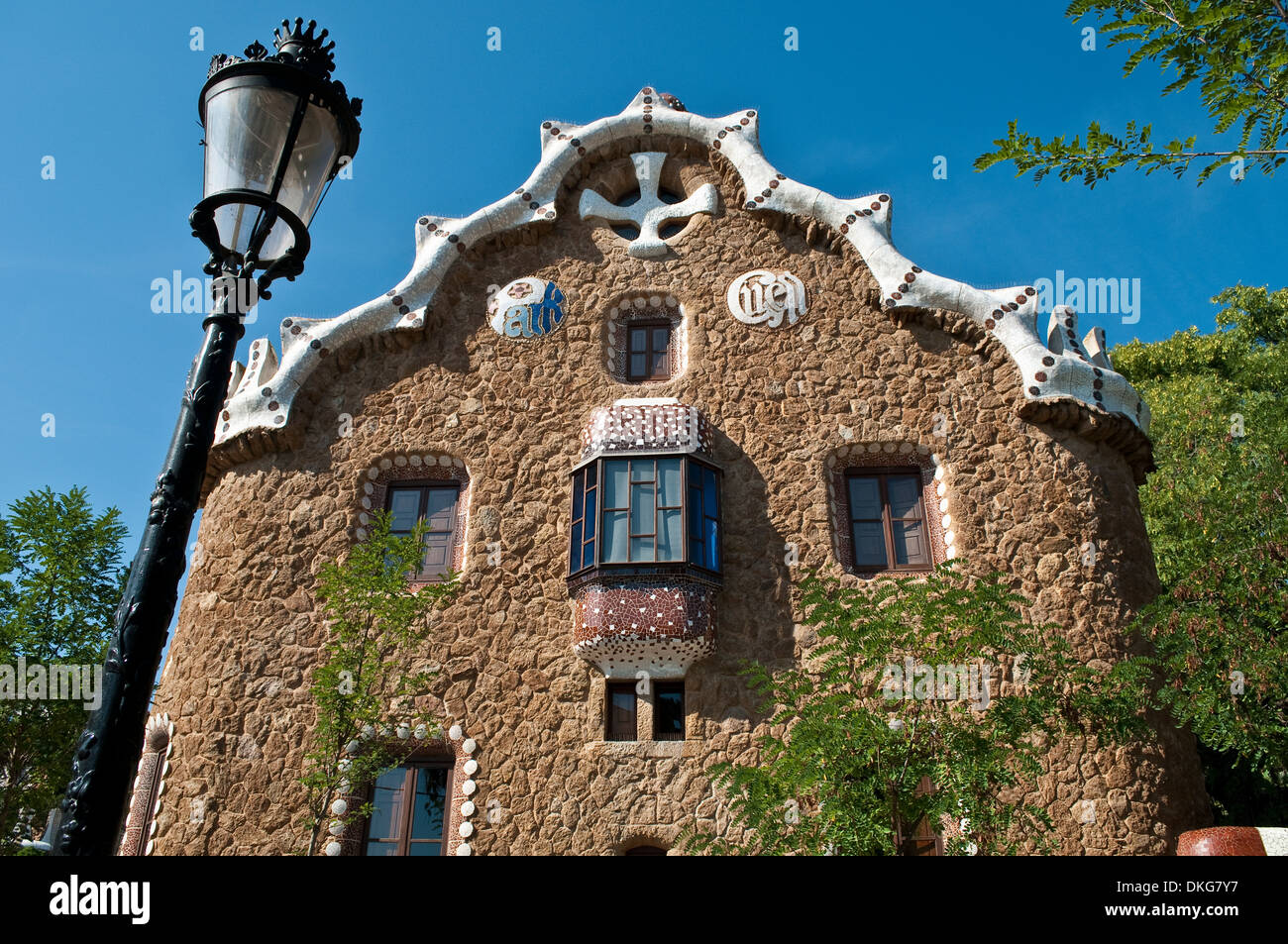 Märchenhafte Gebäude am Eingang, Park Güell, Barcelona, Katalonien, Spanien Stockfoto