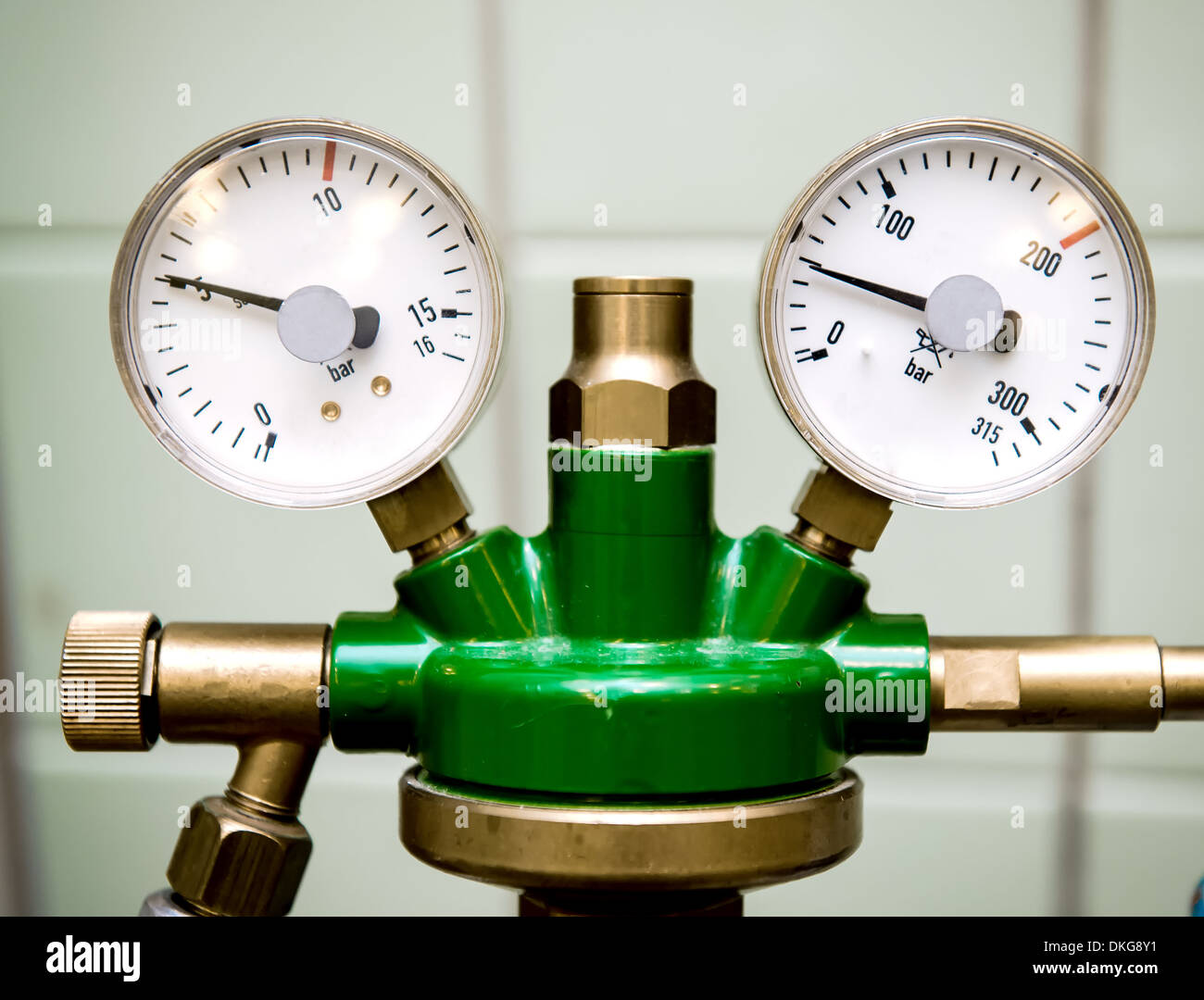 Manometer mit Reduzierstück Nahaufnahme Stockfoto Manometer mit Reduzierstück Nahaufnahme Stockfoto