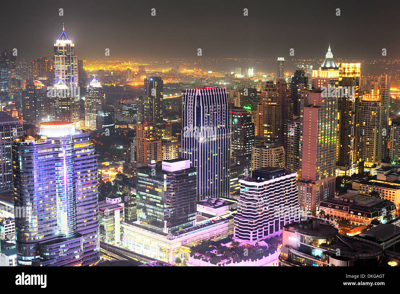 Skyline von bunten Bangkok bei Nacht. Thailand Stockfoto