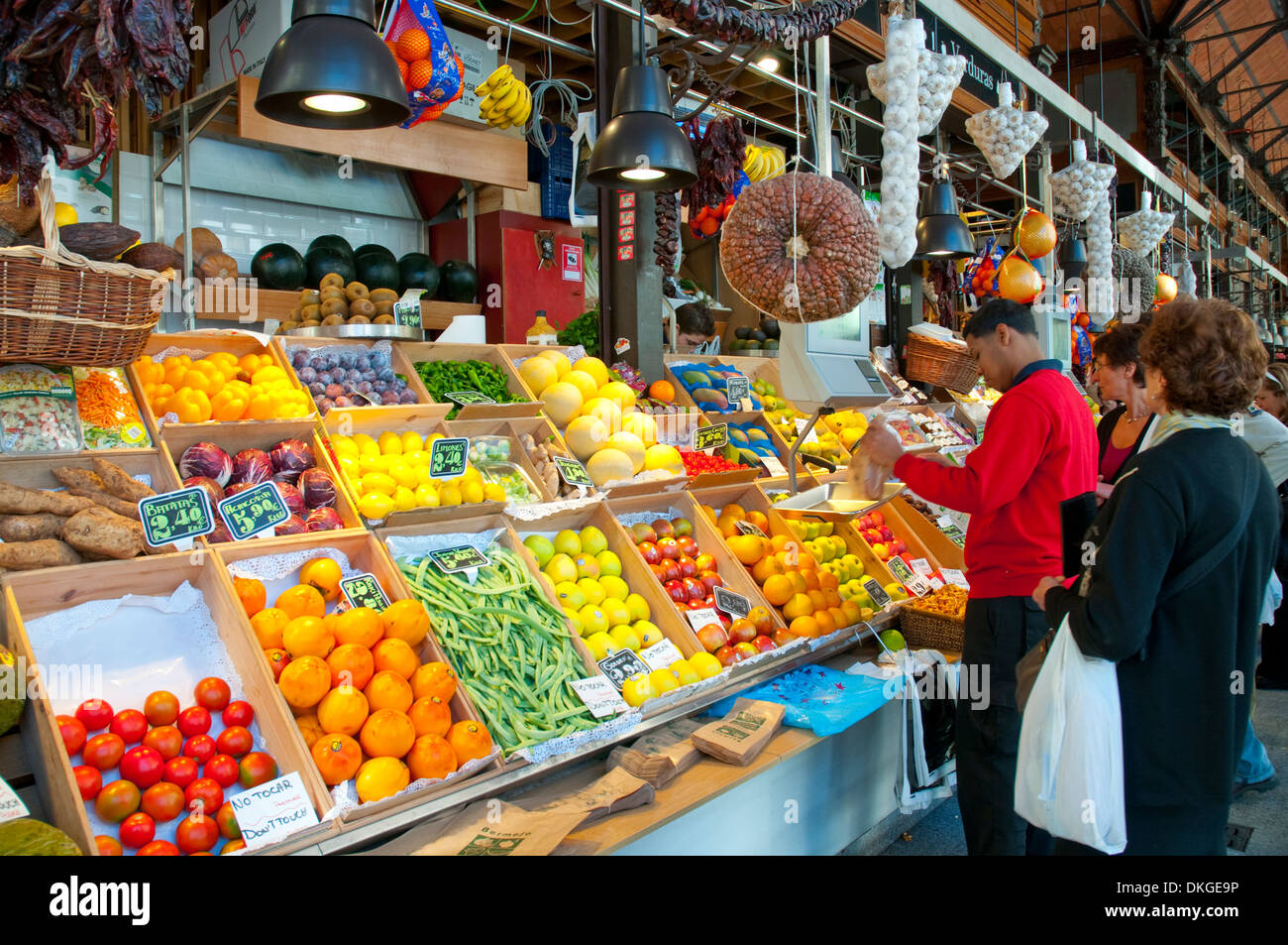 Obstladen. San Miguel Markt, Madrid, Spanien. Stockfoto
