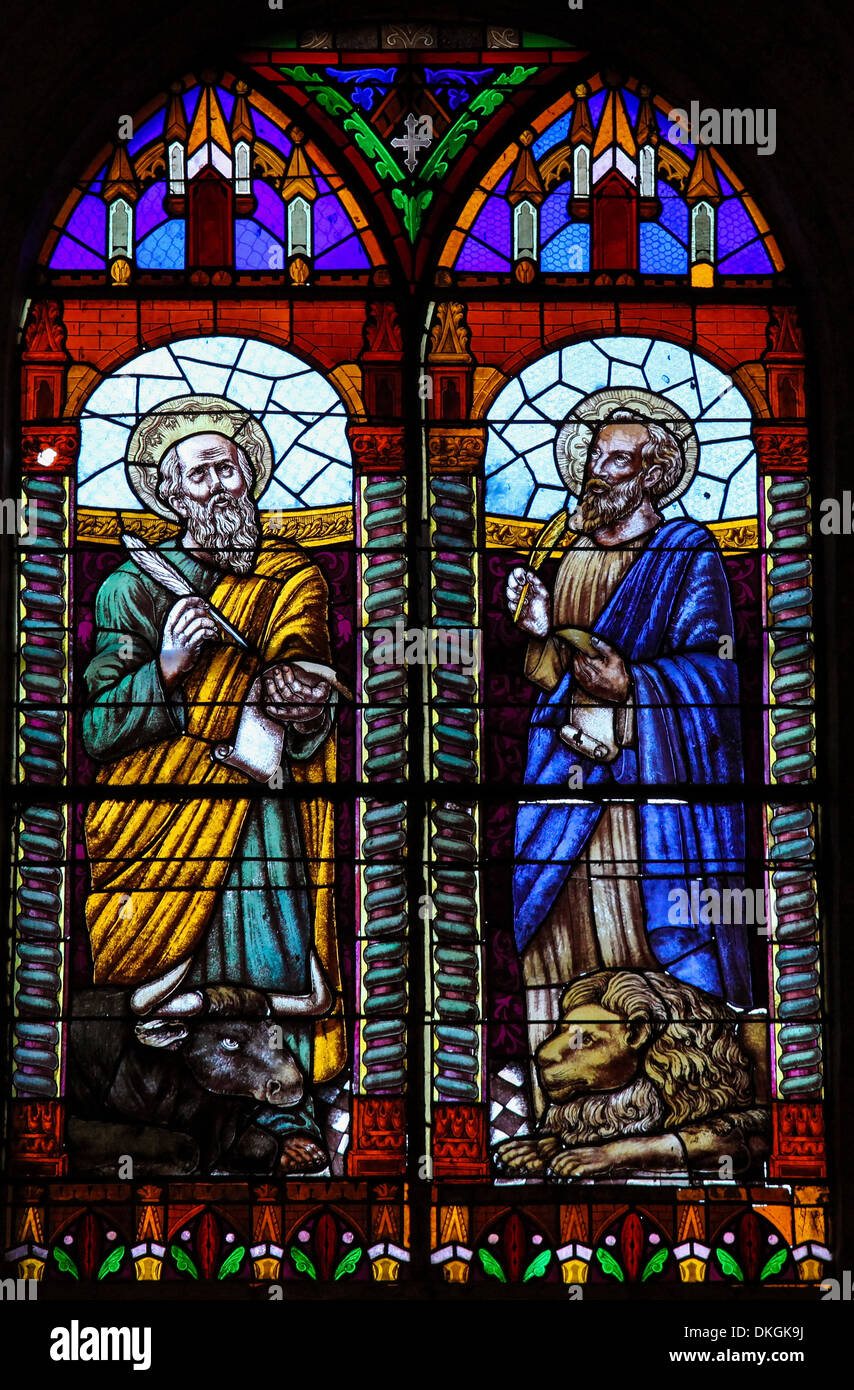 Glasmalerei-Fenster Darstellung des Evangelisten Lukas und Markus in der Kirche von Ronda, Spanien Stockfoto