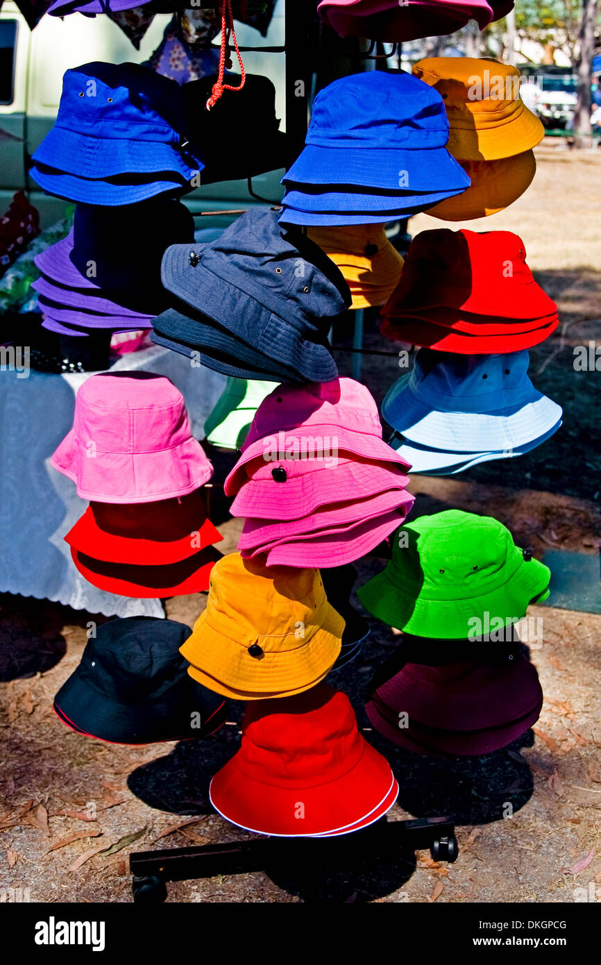 Bunten Tuch Hüte an Straße Marktstand in von Maryborough Queensland-Australien Stockfoto